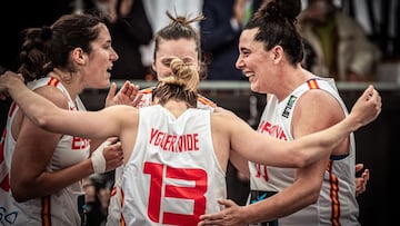 La Selecci&oacute;n celebra el triunfo en octavos ante Australia en el Preol&iacute;mpico de Graz (Austria).