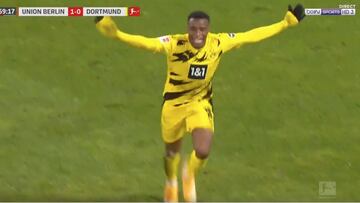 El golazo de la nueva perla del Dortmund de ¡16 años!