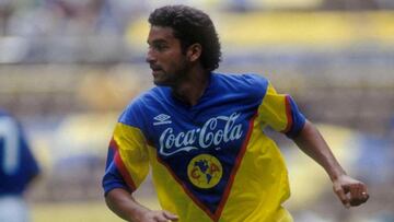 Farfán logró marcarle a los Universitarios un total de 5 goles de 1986 a 1991.