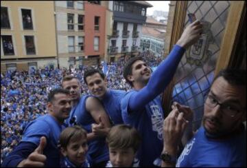 Los jugadores en el Ayuntamiento.