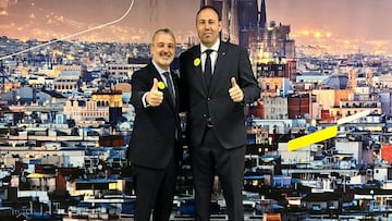 Jaume Collboni y Berni Álvarez, ayer en París con imágenes de Barcelona de fondo.