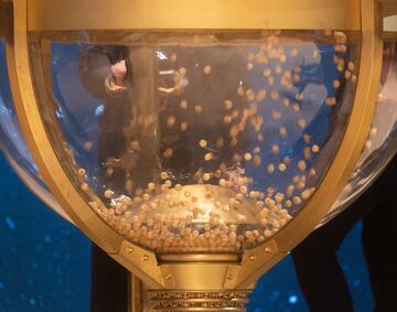 Preparacin del bombo antes de la celebracin del Sorteo Extraordinario de la Lotera de Navidad 2024.