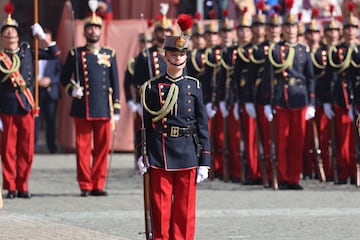 La Princesa Leonor durante la jura de bandera en el Patio de Armas de la Academia General Militar de Zaragoza.