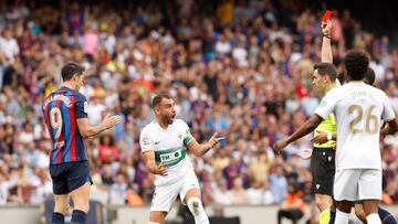Soccer Football - LaLiga - FC Barcelona v Elche - Camp Nou, Barcelona, Spain - September 17, 2022 Elche's Gonzalo Verdu is shown a red card by referee Alejandro Muniz Ruiz REUTERS/Albert Gea