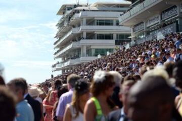 Es una de las más prestigiosas carreras de caballos del mundo. Se disputa en el hipódromo de Epsom Downs, Surrey, Inglaterra.