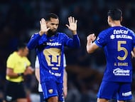 Soccer Football - Liga MX - Pumas UNAM v Cruz Azul - Estadio Olimpico Universitario, Mexico City, Mexico - March 14, 2026 Pumas UNAM's Juninho Vieira celebrates scoring their first goal from the penalty spot with Ruben Duarte REUTERS/Eloisa Sanchez