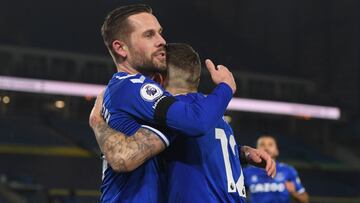Soccer Football - Premier League - Leeds United v Everton - Elland Road, Leeds, Britain - February 3, 2021 Everton's Gylfi Sigurdsson celebrates scoring their first goal with Lucas Digne Pool via REUTERS/Michael Regan EDITORIAL USE ONLY. No use with