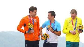 OYAMA, JAPAN - JULY 28: (L-R) Silver medalist Tom Dumoulin of Team Netherlands, gold medalist Primoz Roglic of Team Slovenia, and bronze medalist Rohan Dennis of Team Australia, speak on the podium during the medal ceremony after the Men&#039;s Individual time trial on day five of the Tokyo 2020 Olympic Games at Fuji International Speedway on July 28, 2021 in Oyama, Shizuoka, Japan. (Photo by Tim de Waele/Getty Images)