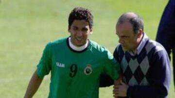 <b>GRAN SUSTO. </b>Un golpe con Pedro Munitis en la disputa de un balón provocó la alarma en Iván Bolado y todo el equipo. Entrenador y médicos incluidos. La rodilla izquierda, recién operada de ligamento cruzado, resultó dañada y los angustiosos gritos de dolor del futbolista hicieron temer lo peor. Los ligamentos resistieron, afortunadamente, e Iván, ya más tranquilo, se reintegró al partidillo.