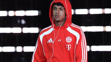 Soccer Football - FIFA Club World Cup - Group C - Bayern Munich v Boca Juniors - Hard Rock Stadium, Miami Gardens, Florida, U.S. - June 20, 2025 Bayern Munich's Adam Aznou arrives at the stadium before the match REUTERS/Hannah Mckay