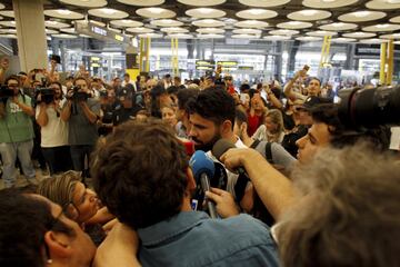 Locura por Diego Costa en su llegada a Madrid