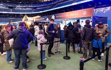 El estadio Santiago Bernabéu acoge la 'Mavidad Bernabeu'. Un envento para toda la familia en el que se puede disfrutar de un buen plan en estas fechas navideñas. En la imagen 'LA Feria de la Alegría', donde de puede practicar diferentes juegos o habilidades.