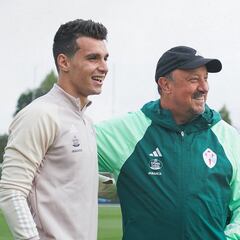 Oficial: Douvikas, el ‘9′ de Benítez, firma hasta 2028