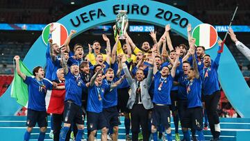 Soccer Football - Euro 2020 - Final - Italy v England - Wembley Stadium, London, Britain - July 11, 2021  Italy celebrate with the trophy after winning Euro 2020 Pool via REUTERS/Michael Regan