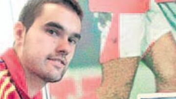 <b>CASILLAS TIENE RECAMBIO. </b>Felipe, junto a una foto de Iker.