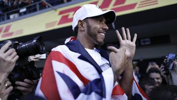 Motorsports: FIA Formula One World Championship 2018, Grand Prix of Mexico,
#44 Lewis Hamilton (GBR, Mercedes AMG Petronas Motorsport) celebrates winning the F1 World Drivers Championship 2018 28.10.2018. *** Local Caption *** .