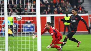 Soccer Football - UEFA Champions League - Bayer Leverkusen v Villarreal - BayArena, Leverkusen, Germany - January 28, 2026 Villarreal's Arnau Tenas in action with Bayer Leverkusen's Malik Tillman REUTERS/Thilo Schmuelgen