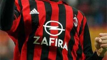 <B>AVISO AL BARÇA.</B> Kaká será una de las principales amenazas para el Barcelona en la semifinal de Champions.