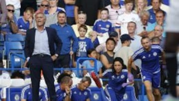 Mourinho y Carneiro, en el partido del incidente.