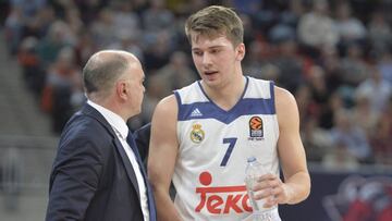 Pablo Laso con Doncic. 