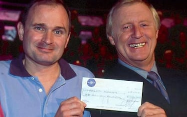 Un concursante gana ‘¿Quién quiere ser millonario?’ haciendo trampa, le pillan y tiene que ir a la cárcel