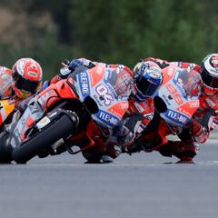 La batalla de Lorenzo y Márquez acaba en victoria de Dovizioso