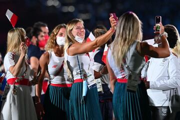 Deportistas polacas disfrutan de la Ceremonia. 