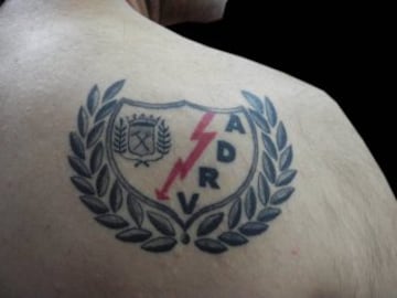 36 tatuajes de escudos de fútbol que te sorprenderán