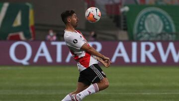 Argentina&#039;s River Plate Gonzalo Montiel controls the ball during the Copa Libertadores semifinal football match against Brazil&#039;s Palmeiras at the Allianz Parque stadium in Sao Paulo, Brazil, on January 12, 2021. (Photo by AMANDA PEROBELLI / POOL / AFP)