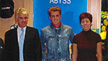 Fonsi, en la tienda Abyss.