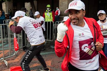 La clase se ha desarrollado en el Zócalo, la plaza central de la ciudad de México para intentar superar el récord que ostenta actualmente Moscú, que en 2017 reunió a unos 3.000 participantes.