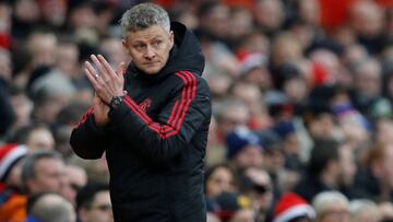 Solskjaer aplaude a sus jugadores en el partido entre Manchester United y Reading.