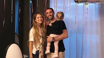 Diego God&iacute;n celebra junto a Sofi Herrera el segundo cumplea&ntilde;os de la hija de Griezmann.