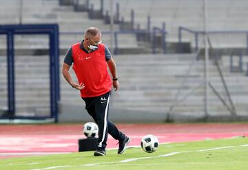 Andrés Lillini es argentino y dirige a los Pumas