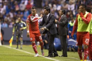 Cardozo felicita a Uribe luego del segundo gol de Toluca