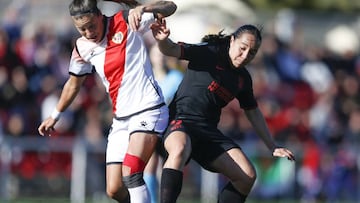 Charlyn Corral durante un partido con el Atlético.