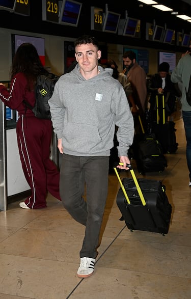 Aratz Lakuntza en el Aeropuerto Adolfo Suárez Madrid-Barajas para viajar a Honduras. 
 
 
 