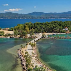 El turismo destructivo toma la ‘Isla de los Sueños’ de aguas turquesas en el Mediterráneo