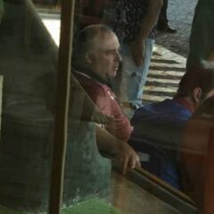 Guillermo Vázquez llegó al Estadio Morelos en taxi