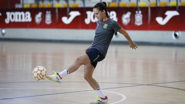 Peque reina en un mundo del futsal sin Mundial