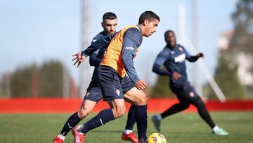 08-03-24. GIJÓN. COTE Y CAMPUZANO, DURANTE EL ENTRENAMIENTO DEL SPORTING EN MAREO.