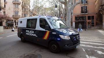 27 March 2025, Spain, Palma: A Spanish police vehicle arrives at the regional court in the island's capital, where the trial against a German for the murder of another German begins. The accused is said to have attacked the victim with a knife in October 2023 and stabbed him eleven times. Photo: Clara Margais/dpa (Photo by Clara Margais/picture alliance via Getty Images)
