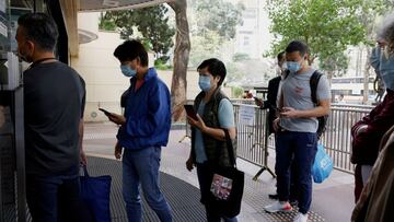 FILE PHOTO: People queue up at a community vaccination centre to receive a dose of the Sinovac Biotech coronavirus disease (COVID-19) vaccine in Hong Kong, China, February 26, 2021. REUTERS/Tyrone Siu/File Photo