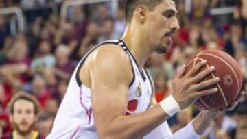 Gustavo Ayón, basquetbolista mexicano.
