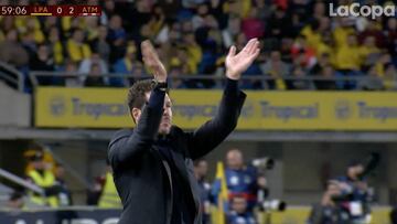 Gesto de entrenador: el aplauso de Simeone a Gameiro