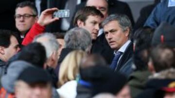 Mourinho, en la grada de Old Trafford el pasado domingo.