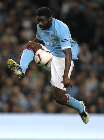 En marzo de 2011, Touré jugaba en el Manchester City, que había desembolsado casi 20 millones por el central dos años antes. El costamarfileño no consiguió pasar un control rutinario y la FA le sancionó, en mayo, con 6 meses sin saltar al césped. El técnico del Arsenal, Arséne Wenger, que tuvo a Touré a sus órdenes durante 7 temporadas, reconoció que el defensa tomó unas pastillas adelgazantes de su mujer por los problemas de peso que le acompañaron durante su carrera. "Es un chico familiar y responsable, no creo que haya intentado hacer nada malo", dijo Wenger entonces.