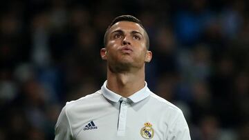 Football Soccer - Real Madrid v Borussia Dortmund - UEFA Champions League - Santiago Bernabeu stadium, Madrid, Spain - 7/12/16 Real Madrid's Cristiano Ronaldo in action. REUTERS/Juan Medina