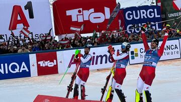 Podio esloveno con Manuel Feller, Marco Schwarz y Michael Matt en la Copa del Mundo.