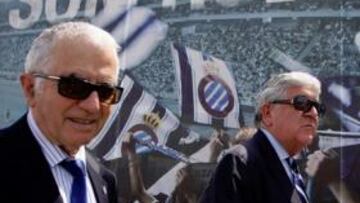 <b>LLEGANDO AL ESTADIO. </b>Tras el pregón y el pasacalles, Dani y Condal compartieron un bello paseo por los alrededores del campo.